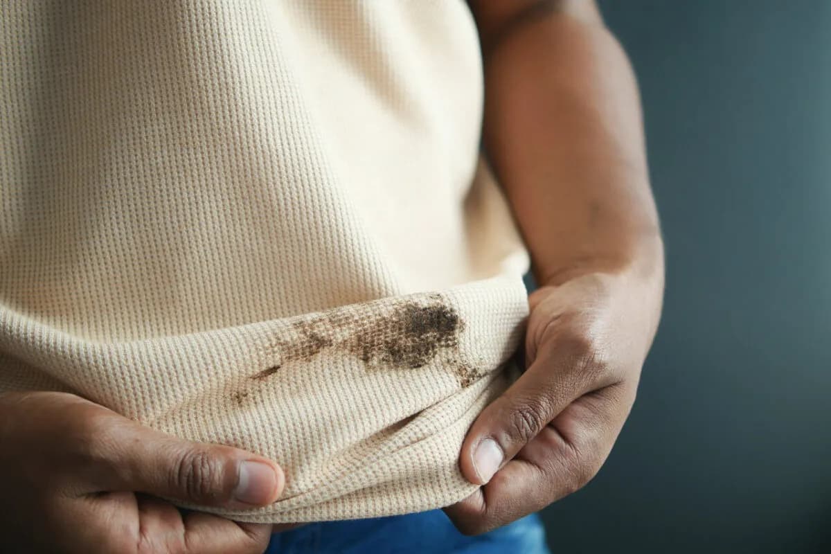 Skuteczne sposoby na usunięcie tłuszczu z bluzki bez uszkodzeń