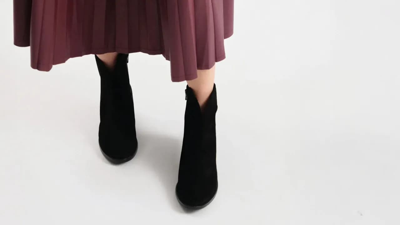 Jakie buty do spódnicy za kolano? Odkryj idealne stylizacje na każdą okazję