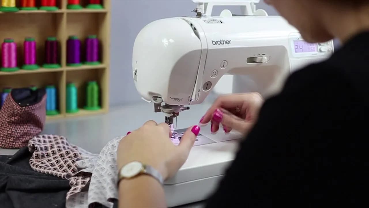 Jak uszyć żabot do bluzki - proste kroki, które ułatwią szycie