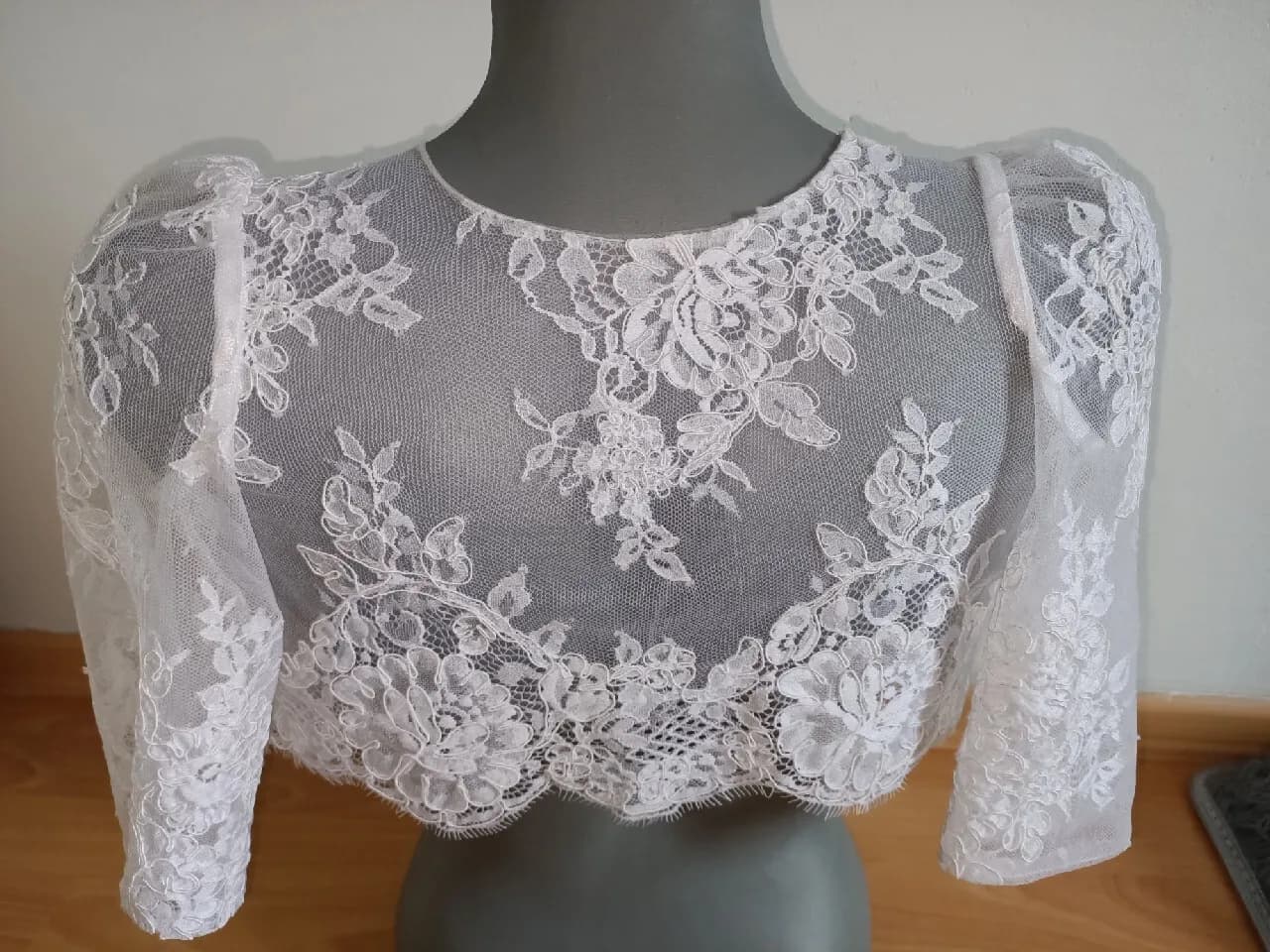 Jakie bolerko do sukni ślubnej – idealne dopasowanie na Twój dzień